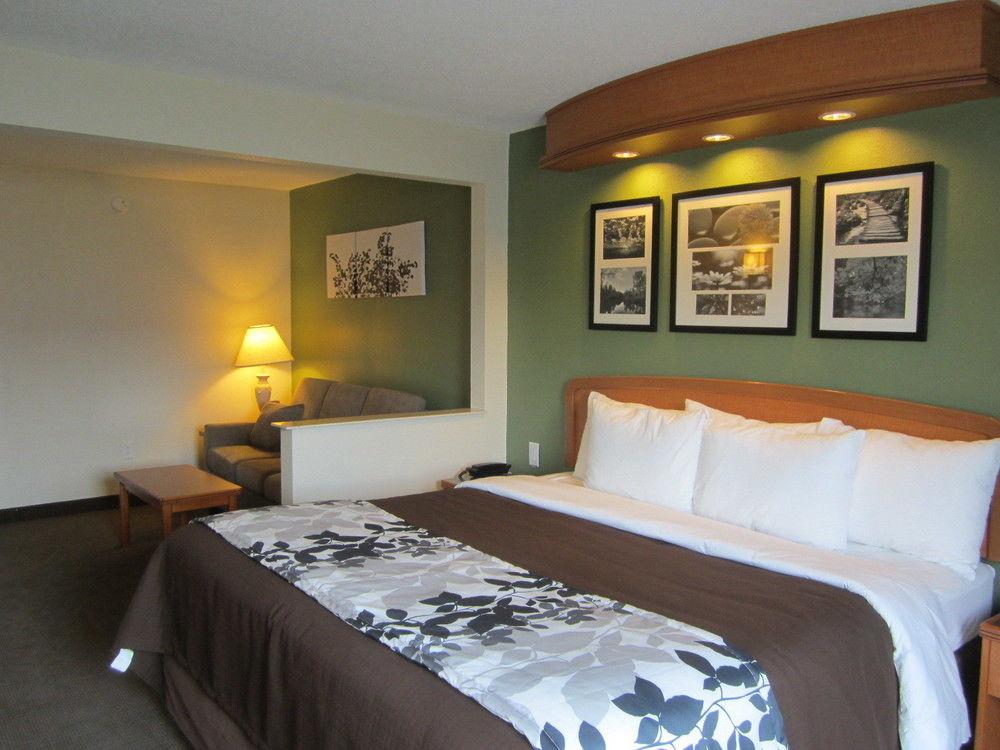 Clarion Pointe Albemarle Hotel Exterior photo
