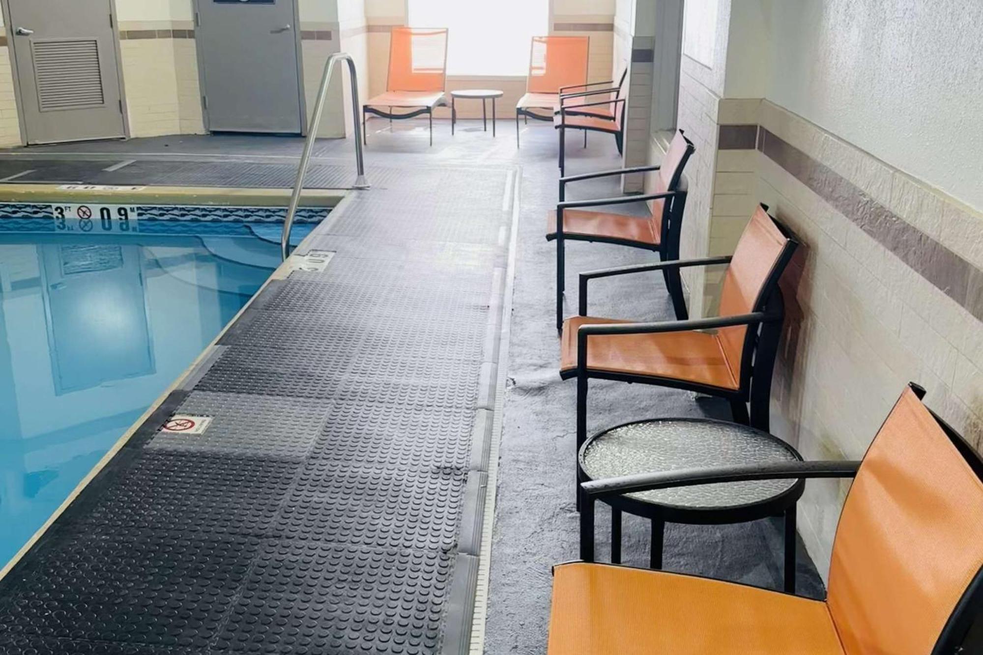 Clarion Pointe Albemarle Hotel Exterior photo