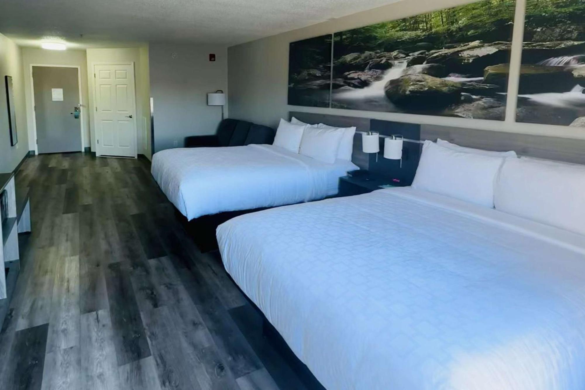 Clarion Pointe Albemarle Hotel Exterior photo