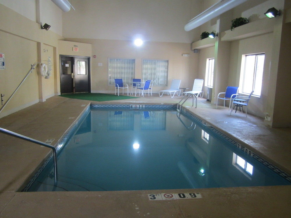 Clarion Pointe Albemarle Hotel Exterior photo