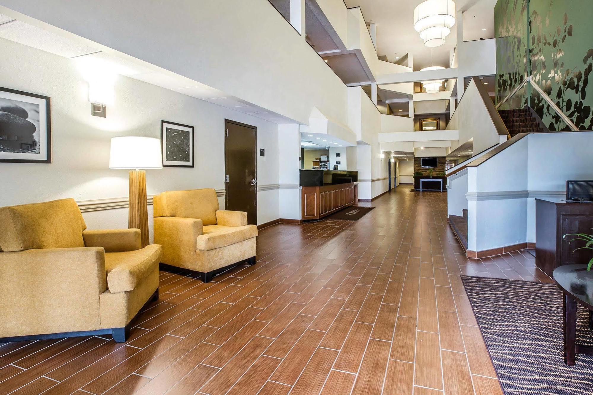 Clarion Pointe Albemarle Hotel Exterior photo