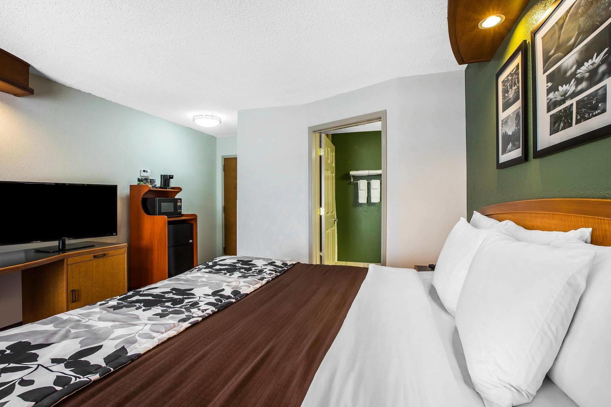 Clarion Pointe Albemarle Hotel Exterior photo
